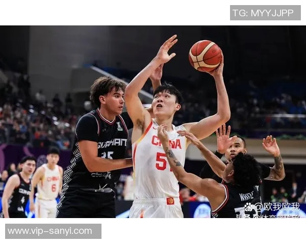 杨瀚森在对手突破时如陷泥潭提升移动速度是他亟需解决的问题