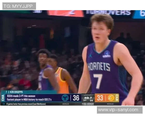 克尼佩尔半场表现出色砍下16分却因崴脚提前离场令人惋惜 克尼佩尔半场表现出色砍下16分却因崴脚提前离场令人惋惜