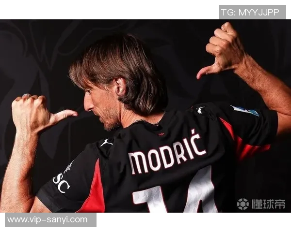 莫德里奇提前下班全场欢呼与阿莱格里温情拥抱瞬间回顾 莫德里奇提前下班全场欢呼与阿莱格里温情拥抱瞬间回顾