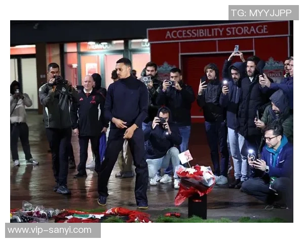 亨德森进球后致敬前队友若塔重现经典庆祝动作引发球迷热议