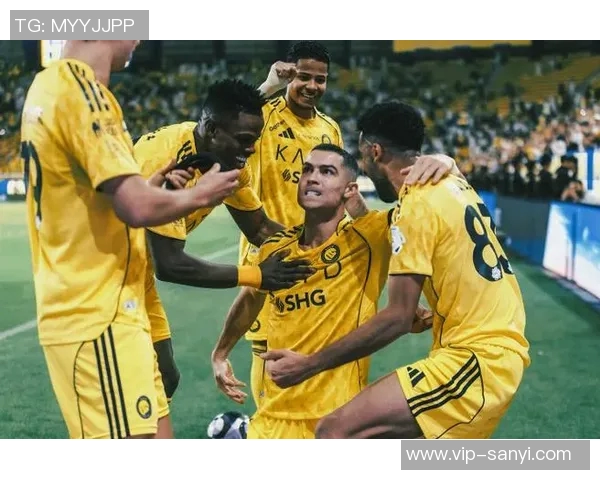 C罗社交媒体分享友谊赛精彩瞬间展现团队精神与奋斗决心