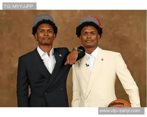 汤普森兄弟童年训练揭秘:左手运球跑步两英里同时深蹲看电视 汤普森兄弟童年训练揭秘:左手运球跑步两英里同时深蹲看电视